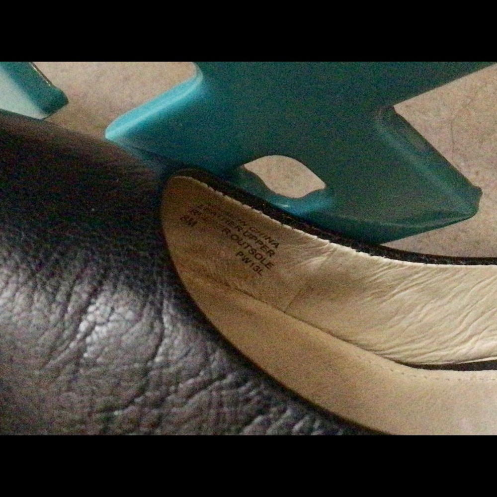 MK! The perfect pump!  Modest 3”heel Beautiful - Picture 12 of 15